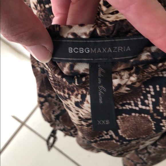 BCBG Size XXS One Shoulder Snake Print Top - Picture 4 of 5
